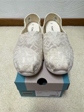 Toms Beige Lace Alpargata Slip-On